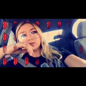 Meet your Posher, Cynthia